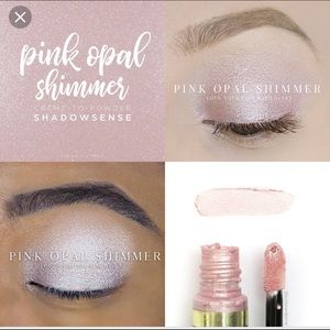 Long lasting cream to powder in pink opal shimmer